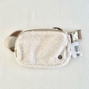 Lululemon *FLEECE* Everywhere Belt Bag (EBB) 1L - Natural Ivory/Trench Color